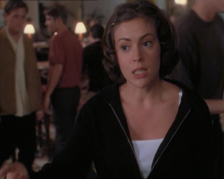 Charmed-Online_dot_net-1x04DeadManDating1745.jpg Charmed-Online_dot_net-1x04DeadManDating1745.jpg