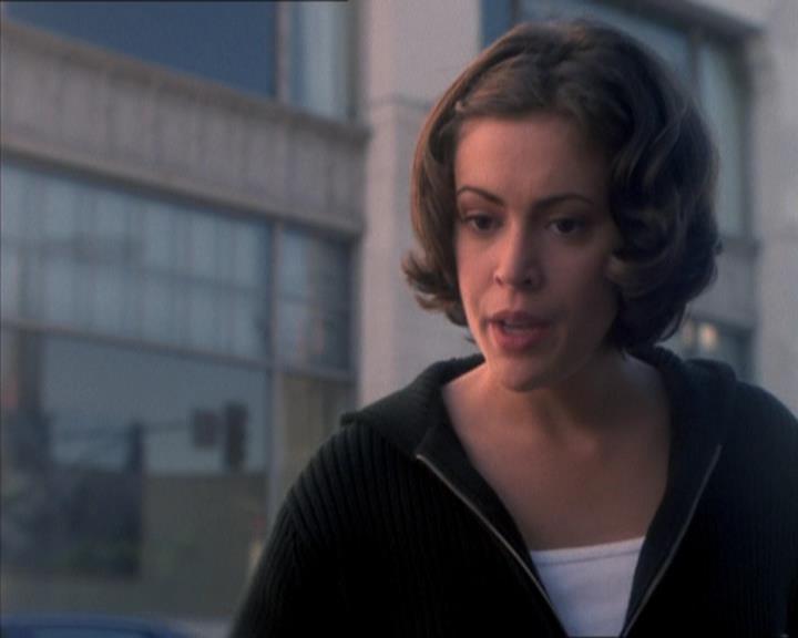 Charmed-Online_dot_net-1x04DeadManDating1763.jpg Charmed-Online_dot_net-1x04DeadManDating1763.jpg