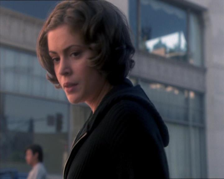 Charmed-Online_dot_net-1x04DeadManDating1768.jpg Charmed-Online_dot_net-1x04DeadManDating1768.jpg