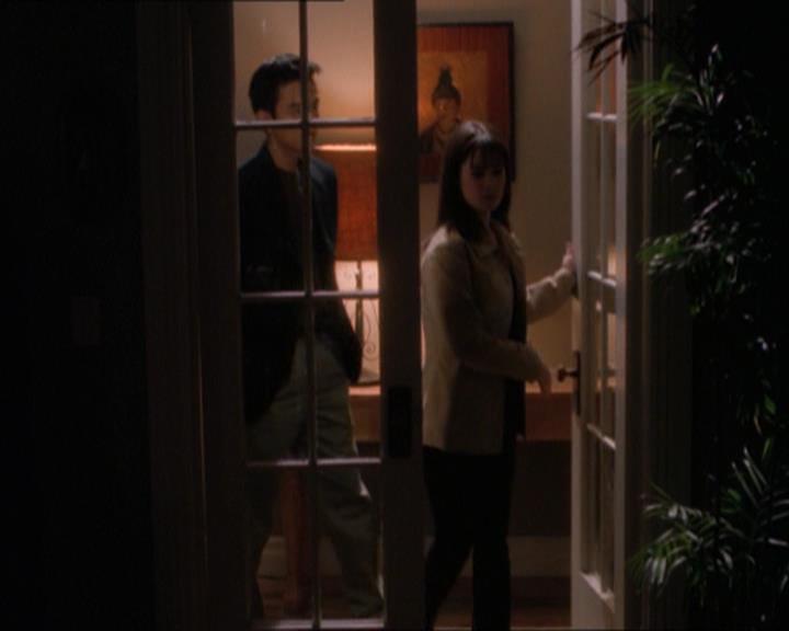 Charmed-Online_dot_net-1x04DeadManDating1775.jpg Charmed-Online_dot_net-1x04DeadManDating1775.jpg