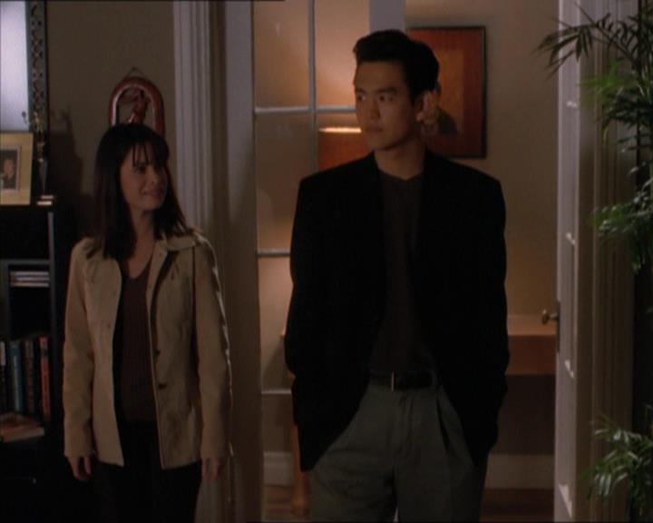 Charmed-Online_dot_net-1x04DeadManDating1781.jpg