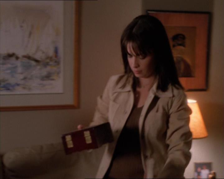 Charmed-Online_dot_net-1x04DeadManDating1826.jpg