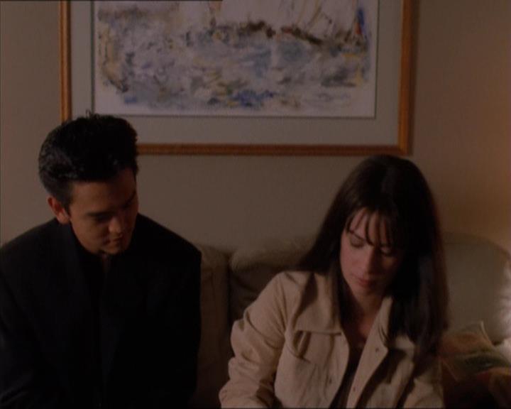 Charmed-Online_dot_net-1x04DeadManDating1827.jpg Charmed-Online_dot_net-1x04DeadManDating1827.jpg