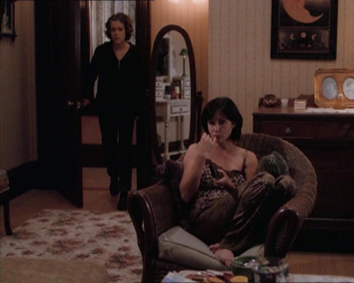 Charmed-Online_dot_net-1x04DeadManDating1885.jpg