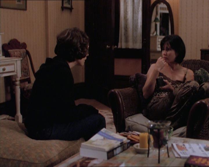 Charmed-Online_dot_net-1x04DeadManDating1893.jpg Charmed-Online_dot_net-1x04DeadManDating1893.jpg