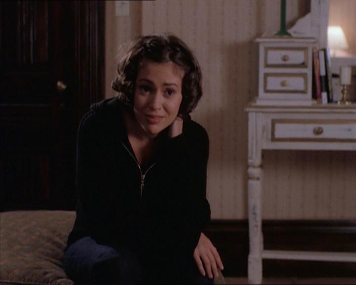 Charmed-Online_dot_net-1x04DeadManDating1896.jpg