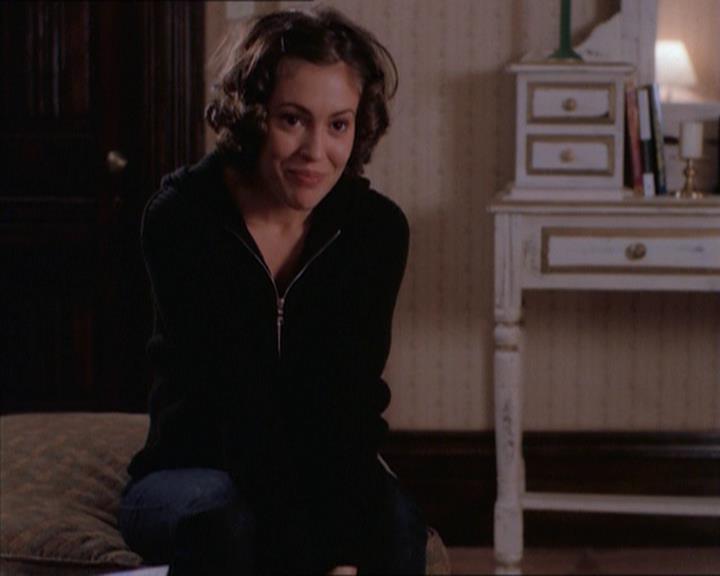 Charmed-Online_dot_net-1x04DeadManDating1900.jpg