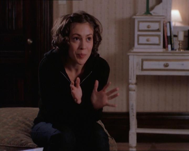 Charmed-Online_dot_net-1x04DeadManDating1907.jpg