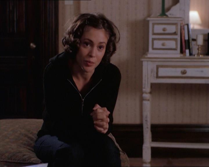 Charmed-Online_dot_net-1x04DeadManDating1910.jpg Charmed-Online_dot_net-1x04DeadManDating1910.jpg
