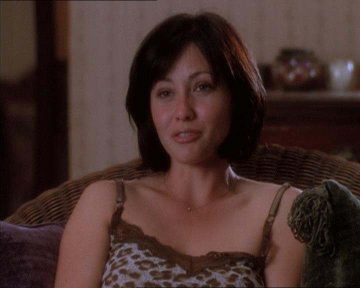 Charmed-Online_dot_net-1x04DeadManDating1925.jpg