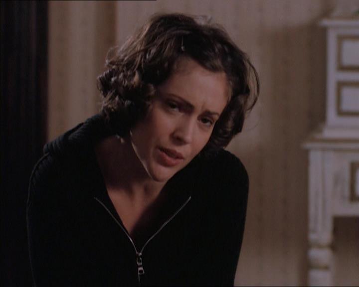 Charmed-Online_dot_net-1x04DeadManDating1929.jpg
