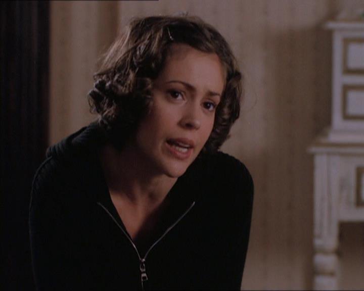 Charmed-Online_dot_net-1x04DeadManDating1930.jpg