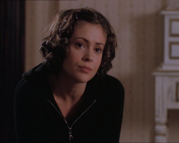 Charmed-Online_dot_net-1x04DeadManDating1931.jpg