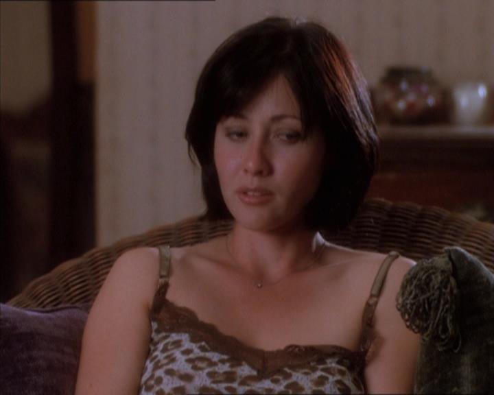 Charmed-Online_dot_net-1x04DeadManDating1934.jpg