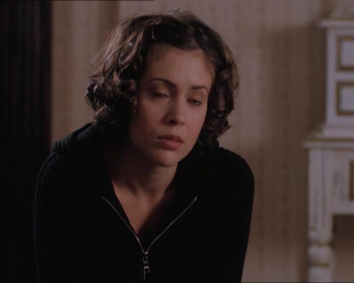 Charmed-Online_dot_net-1x04DeadManDating1937.jpg