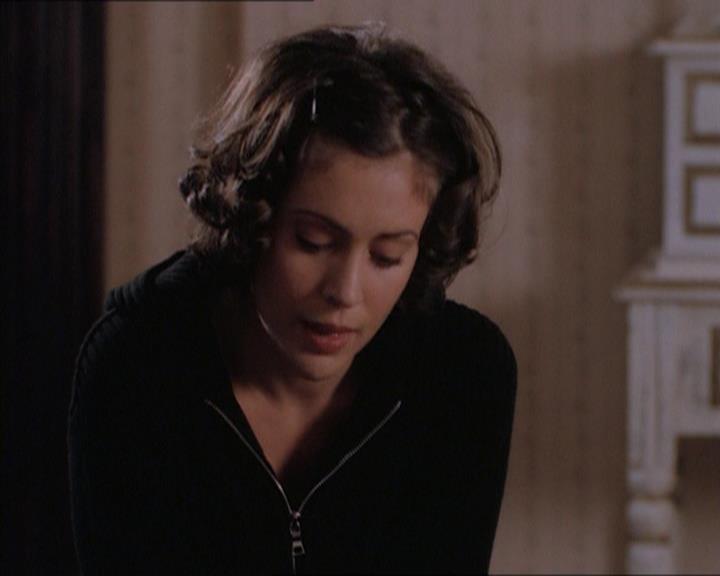 Charmed-Online_dot_net-1x04DeadManDating1938.jpg