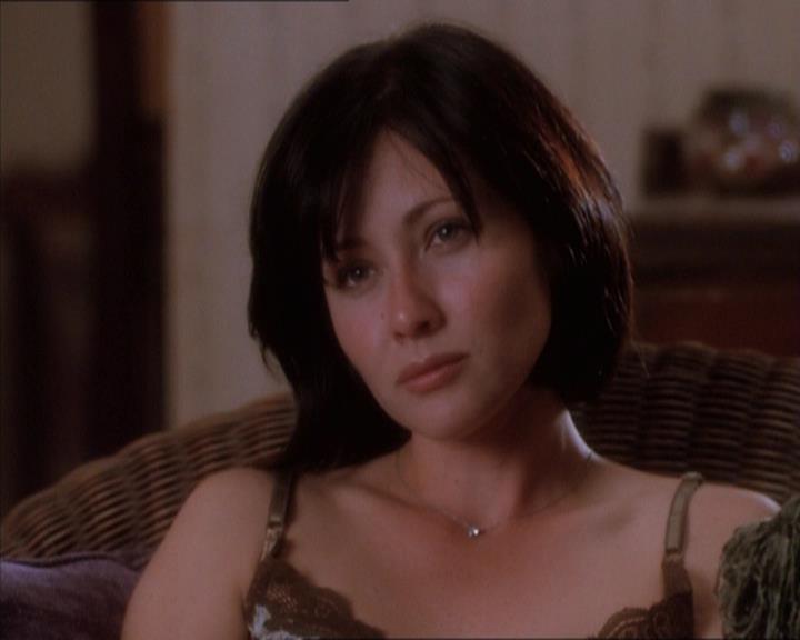 Charmed-Online_dot_net-1x04DeadManDating1947.jpg