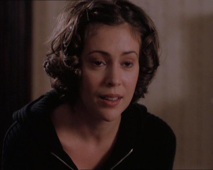 Charmed-Online_dot_net-1x04DeadManDating1949.jpg