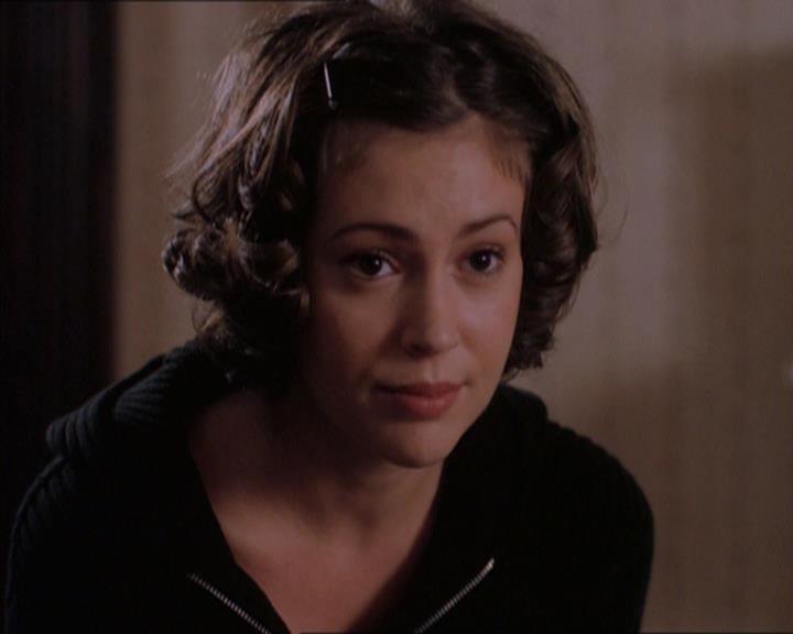 Charmed-Online_dot_net-1x04DeadManDating1954.jpg