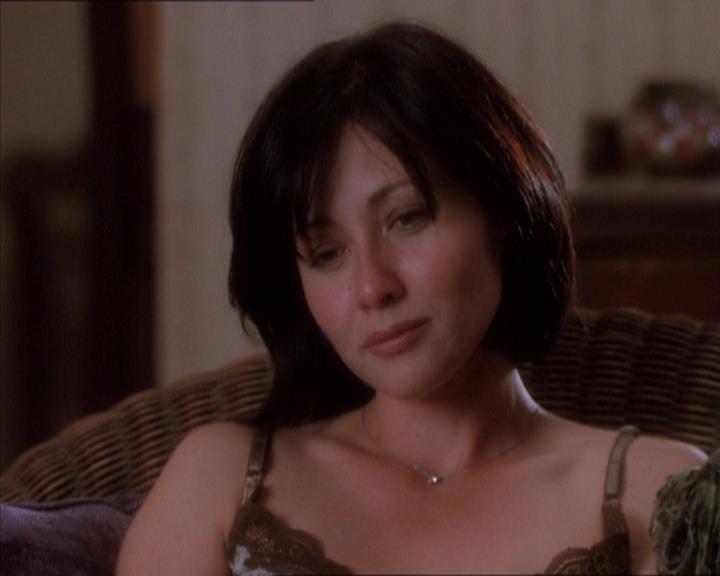 Charmed-Online_dot_net-1x04DeadManDating1956.jpg