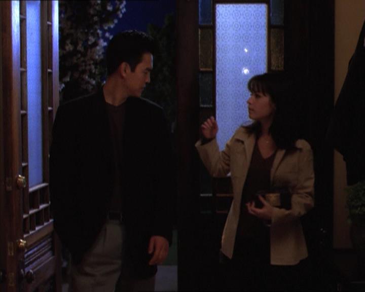 Charmed-Online_dot_net-1x04DeadManDating1960.jpg