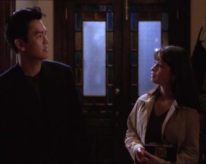 Charmed-Online_dot_net-1x04DeadManDating1964.jpg