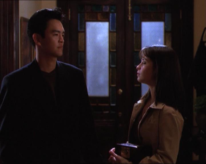 Charmed-Online_dot_net-1x04DeadManDating1965.jpg