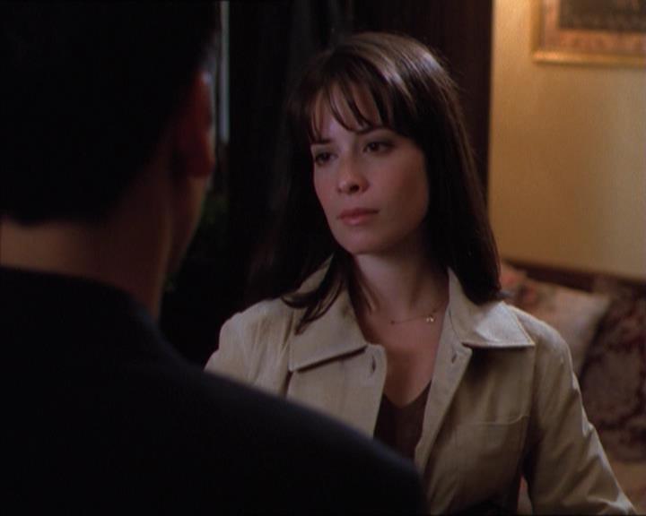 Charmed-Online_dot_net-1x04DeadManDating1982.jpg Charmed-Online_dot_net-1x04DeadManDating1982.jpg