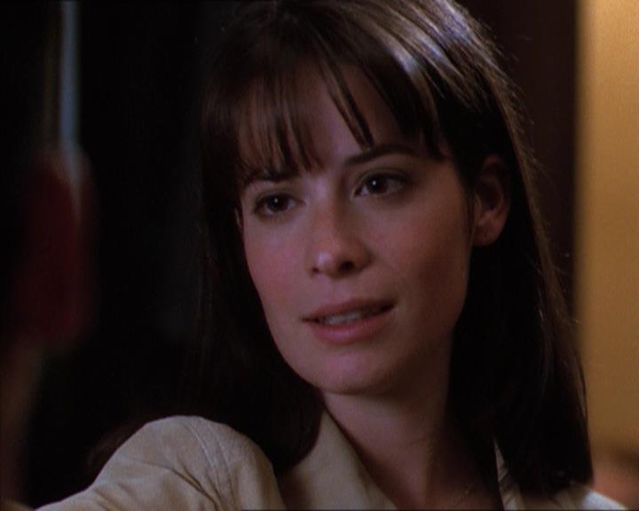 Charmed-Online_dot_net-1x04DeadManDating1986.jpg Charmed-Online_dot_net-1x04DeadManDating1986.jpg