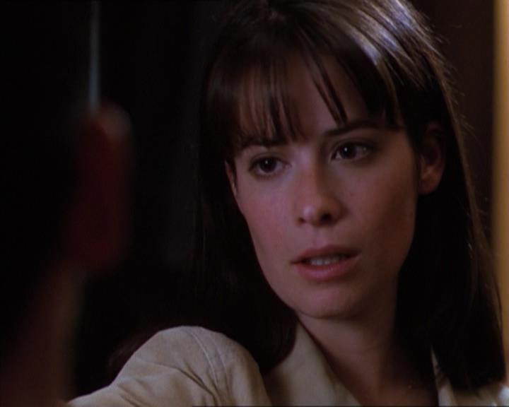 Charmed-Online_dot_net-1x04DeadManDating1994.jpg Charmed-Online_dot_net-1x04DeadManDating1994.jpg