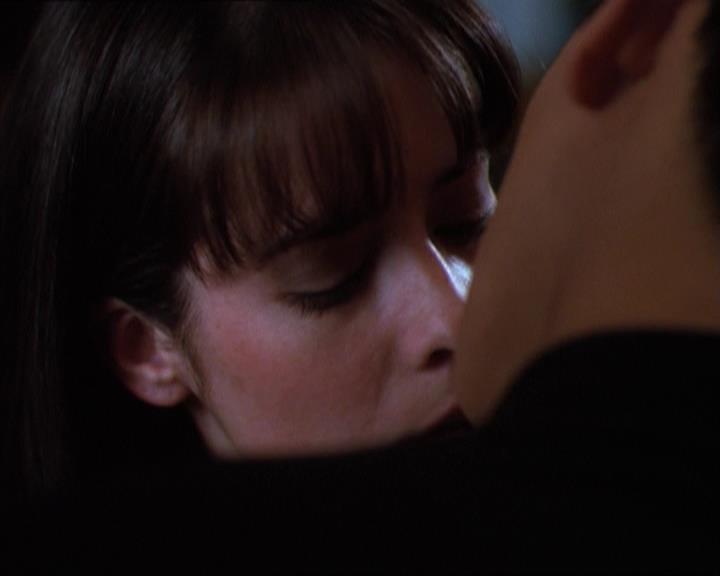 Charmed-Online_dot_net-1x04DeadManDating2006.jpg Charmed-Online_dot_net-1x04DeadManDating2006.jpg