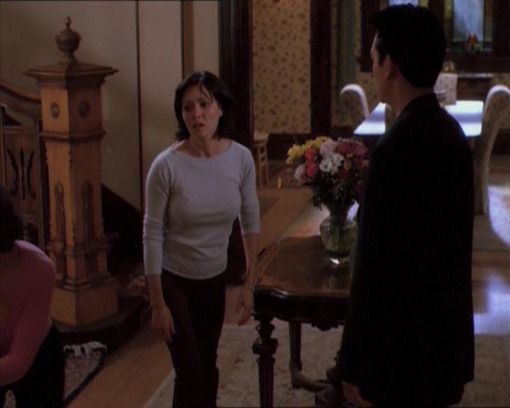 Charmed-Online_dot_net-1x04DeadManDating2029.jpg Charmed-Online_dot_net-1x04DeadManDating2029.jpg