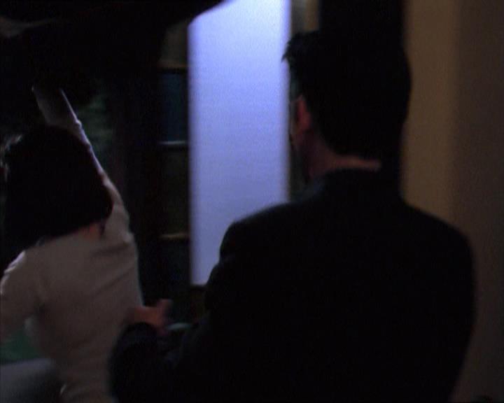 Charmed-Online_dot_net-1x04DeadManDating2032.jpg Charmed-Online_dot_net-1x04DeadManDating2032.jpg