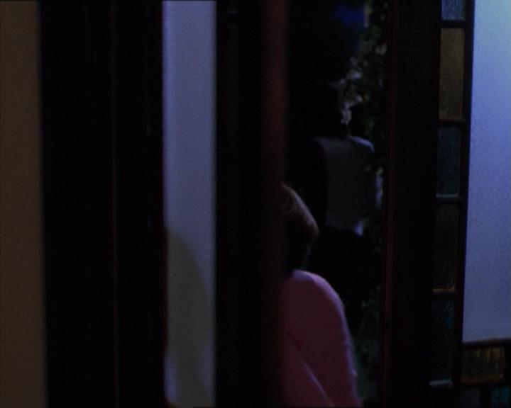 Charmed-Online_dot_net-1x04DeadManDating2033.jpg Charmed-Online_dot_net-1x04DeadManDating2033.jpg