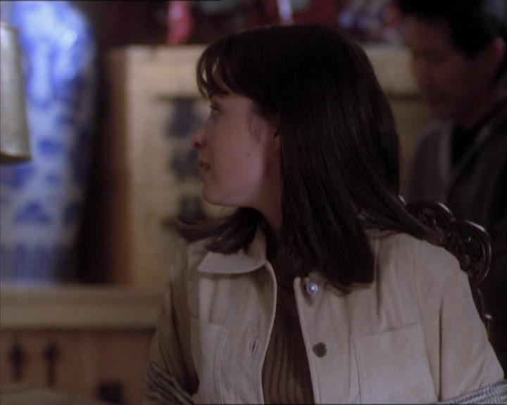 Charmed-Online_dot_net-1x04DeadManDating2049.jpg Charmed-Online_dot_net-1x04DeadManDating2049.jpg