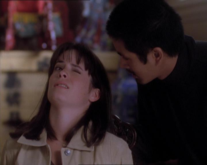 Charmed-Online_dot_net-1x04DeadManDating2063.jpg Charmed-Online_dot_net-1x04DeadManDating2063.jpg