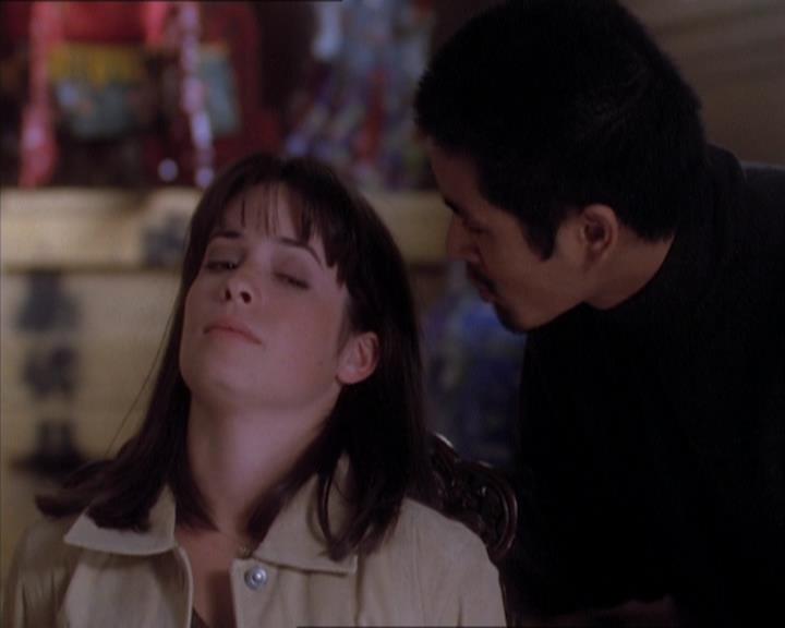 Charmed-Online_dot_net-1x04DeadManDating2064.jpg Charmed-Online_dot_net-1x04DeadManDating2064.jpg