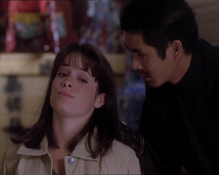 Charmed-Online_dot_net-1x04DeadManDating2068.jpg Charmed-Online_dot_net-1x04DeadManDating2068.jpg