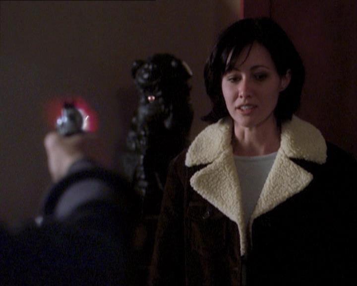 Charmed-Online_dot_net-1x04DeadManDating2118.jpg Charmed-Online_dot_net-1x04DeadManDating2118.jpg
