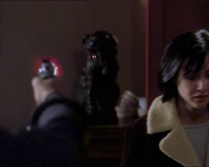 Charmed-Online_dot_net-1x04DeadManDating2119.jpg Charmed-Online_dot_net-1x04DeadManDating2119.jpg