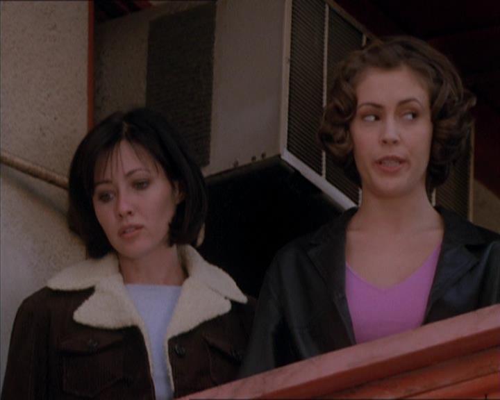 Charmed-Online_dot_net-1x04DeadManDating2159.jpg Charmed-Online_dot_net-1x04DeadManDating2159.jpg