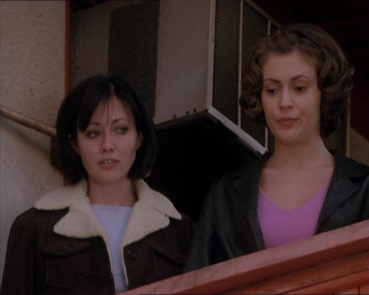 Charmed-Online_dot_net-1x04DeadManDating2160.jpg Charmed-Online_dot_net-1x04DeadManDating2160.jpg