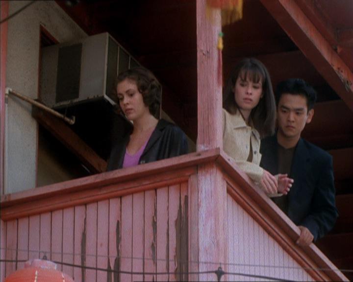 Charmed-Online_dot_net-1x04DeadManDating2164.jpg Charmed-Online_dot_net-1x04DeadManDating2164.jpg