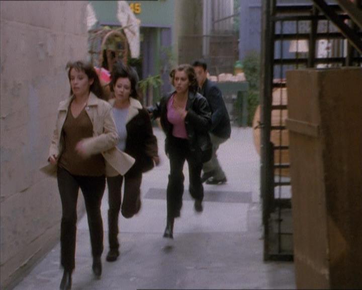 Charmed-Online_dot_net-1x04DeadManDating2189.jpg Charmed-Online_dot_net-1x04DeadManDating2189.jpg