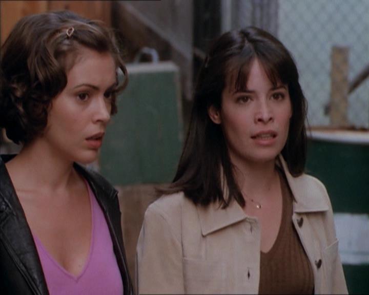 Charmed-Online_dot_net-1x04DeadManDating2205.jpg Charmed-Online_dot_net-1x04DeadManDating2205.jpg