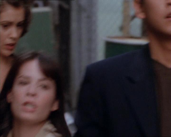 Charmed-Online_dot_net-1x04DeadManDating2228.jpg Charmed-Online_dot_net-1x04DeadManDating2228.jpg