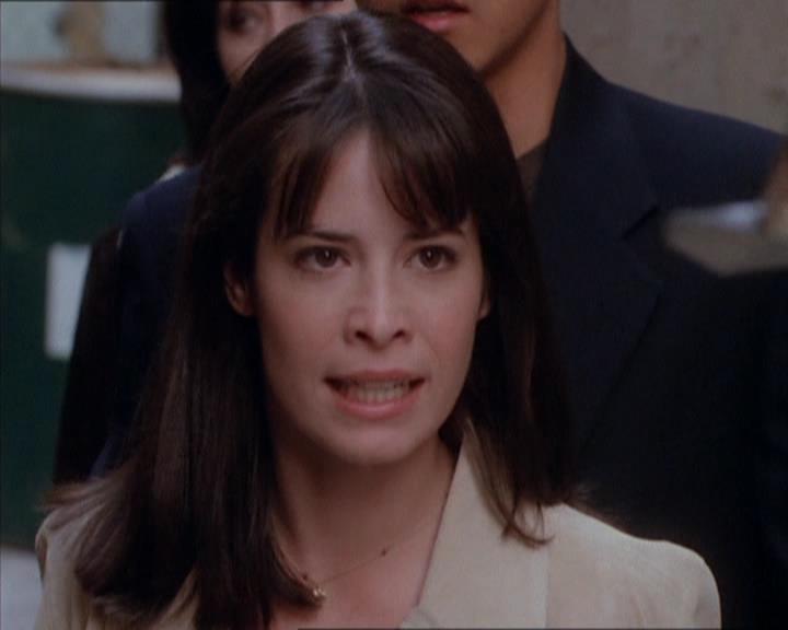 Charmed-Online_dot_net-1x04DeadManDating2231.jpg Charmed-Online_dot_net-1x04DeadManDating2231.jpg