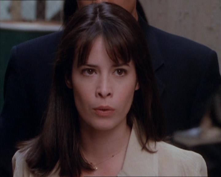 Charmed-Online_dot_net-1x04DeadManDating2232.jpg Charmed-Online_dot_net-1x04DeadManDating2232.jpg