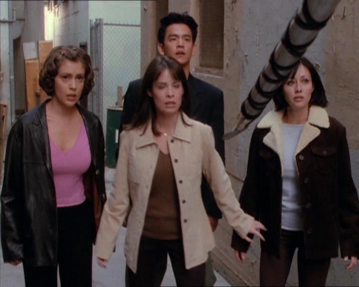 Charmed-Online_dot_net-1x04DeadManDating2235.jpg Charmed-Online_dot_net-1x04DeadManDating2235.jpg