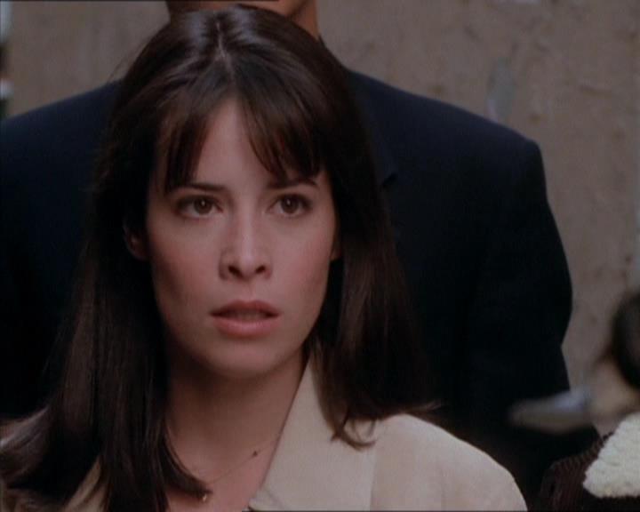 Charmed-Online_dot_net-1x04DeadManDating2240.jpg Charmed-Online_dot_net-1x04DeadManDating2240.jpg